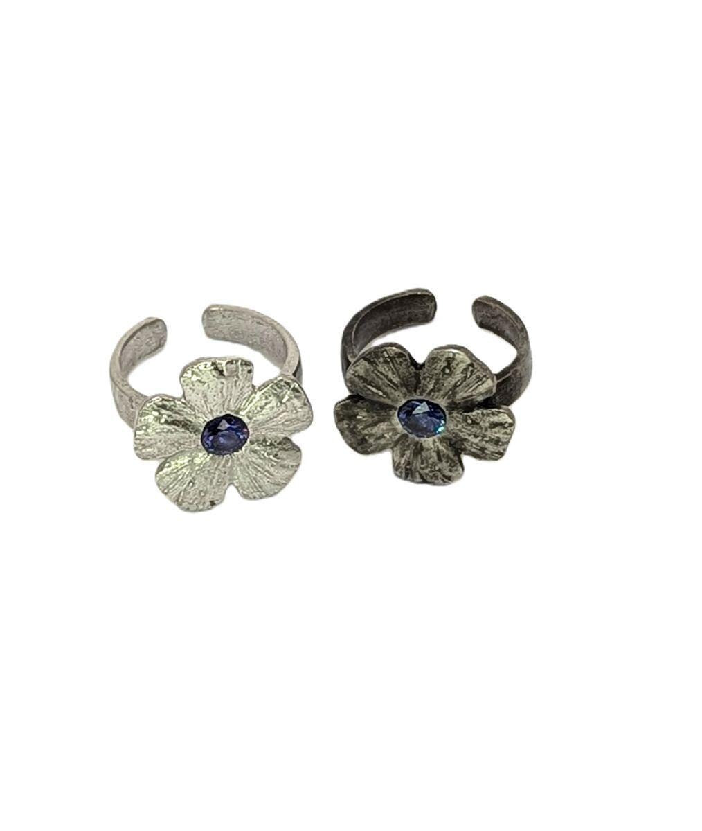 Stylish Black-eyed Susan Vine Pewter Adjustable Ring