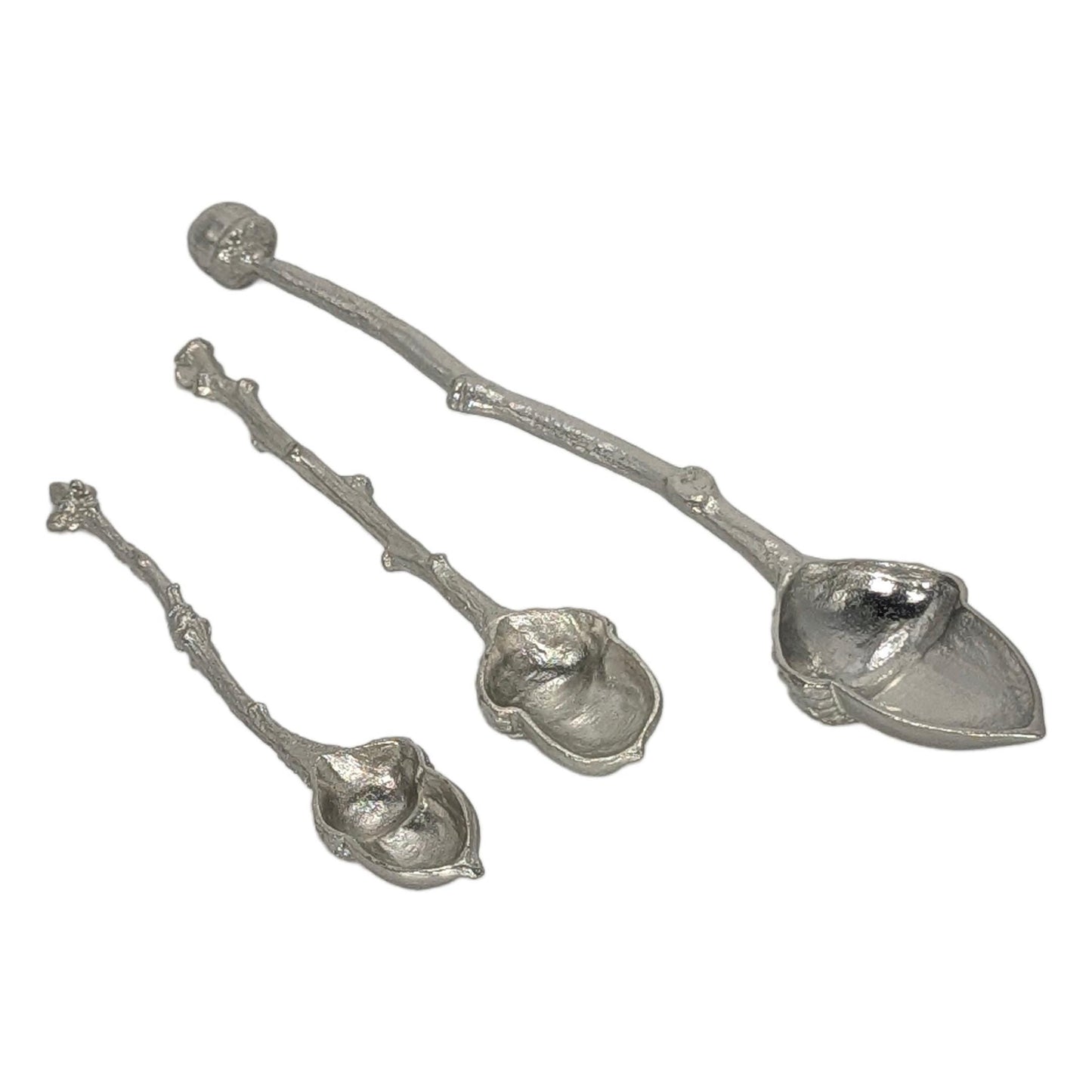 Juego de cucharas de bellota: peltre sin plomo, mango de ramita inspirado en la naturaleza.