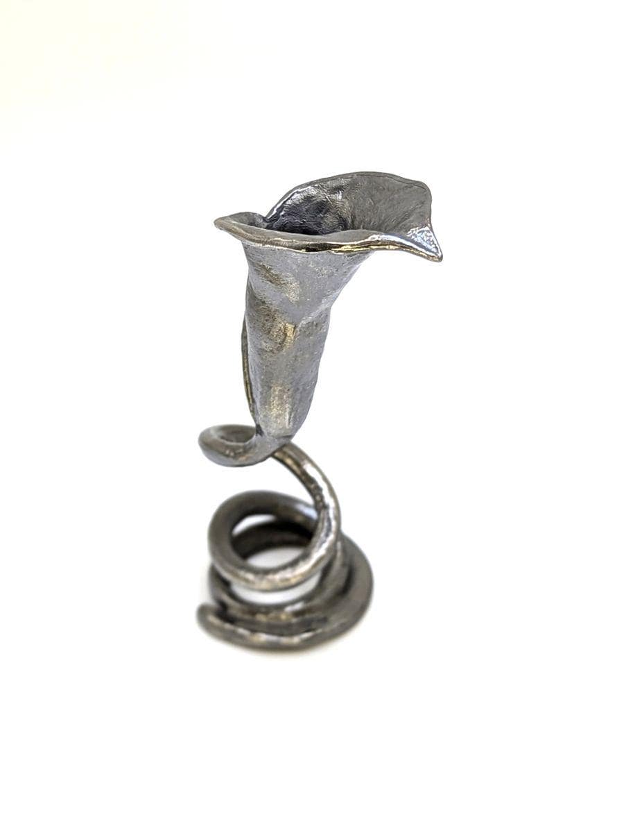 Portalápices de peltre con forma de cala, decoración para hogar y oficina inspirada en la naturaleza.