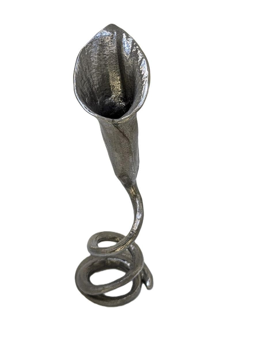 Portalápices de peltre con forma de cala, decoración para hogar y oficina inspirada en la naturaleza.