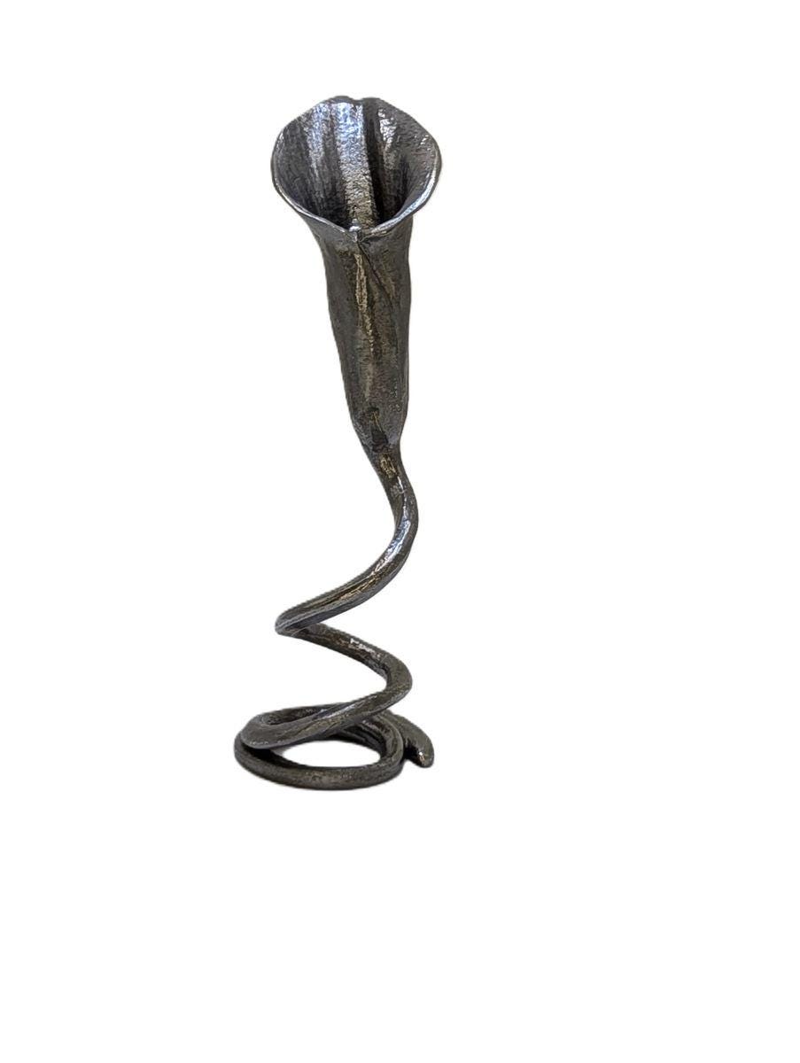 Portalápices de peltre con forma de cala, decoración para hogar y oficina inspirada en la naturaleza.