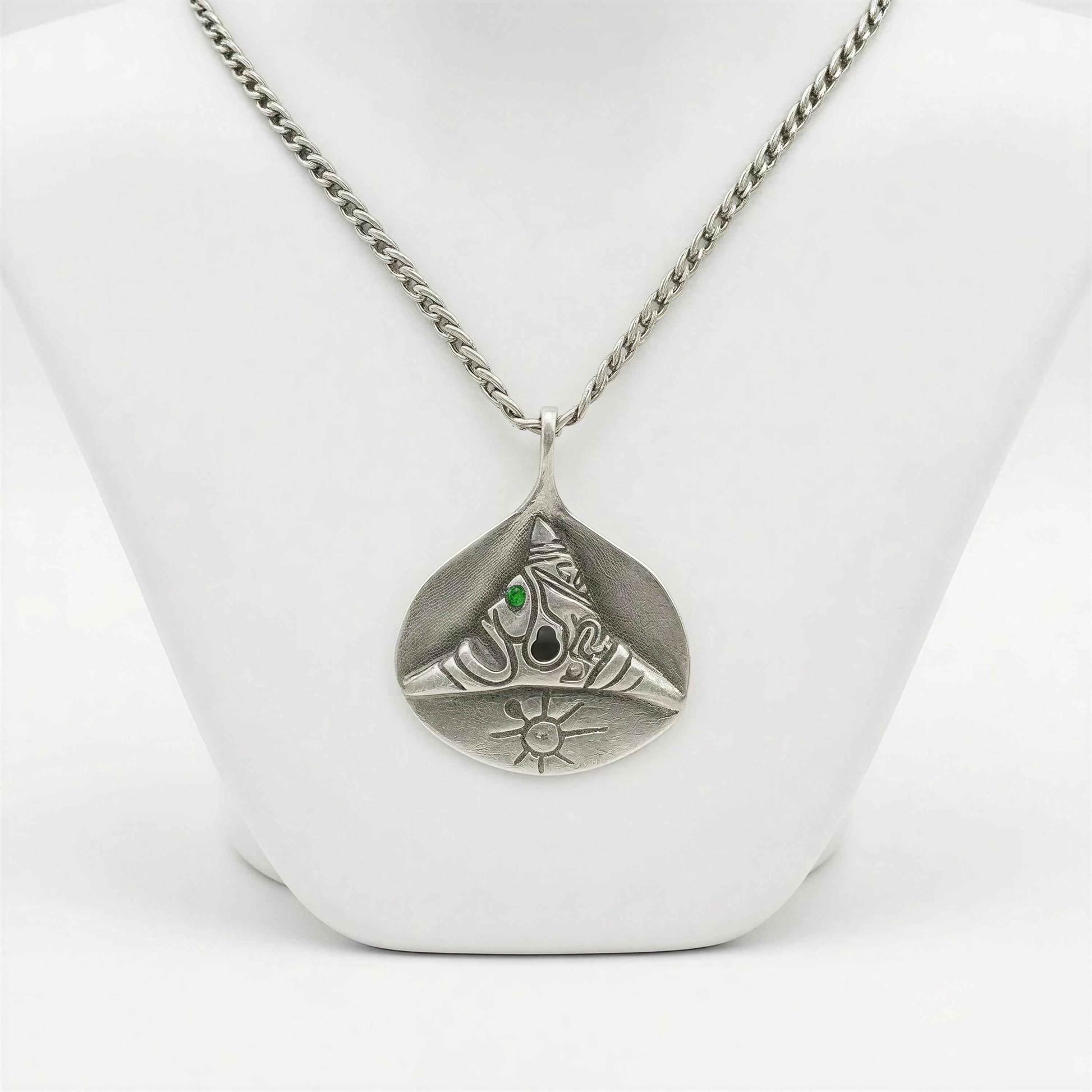 Trigonolito Pendant on 3.5mm Cuban Links Chain Urban Style