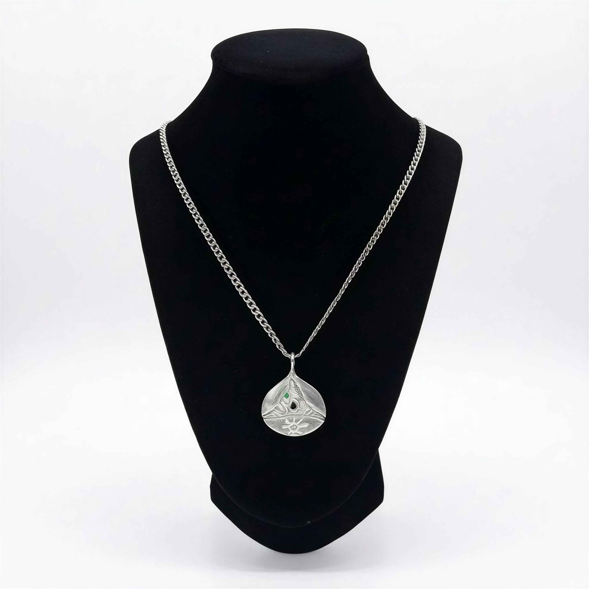 Stylish Handcrafted Trigonolito Pendant on 3.5mm Cuban Links Chain
