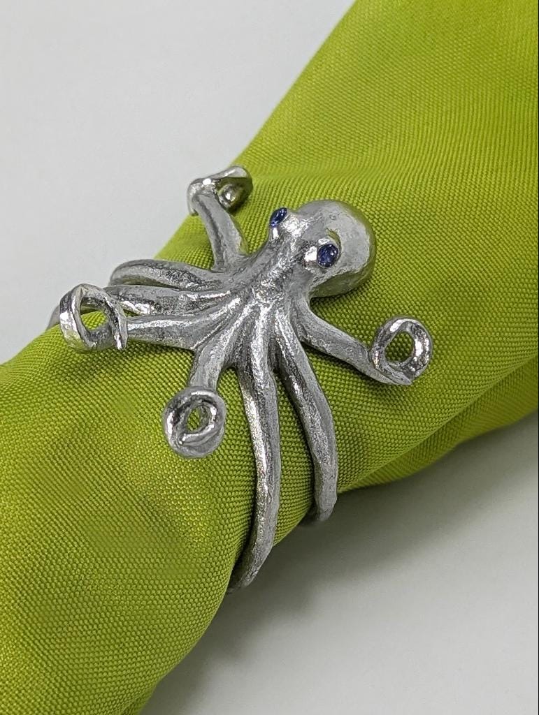 Encantadores sujetaservilletas ajustables de peltre con forma de pulpo - Juego de 4 para decoración de mesa