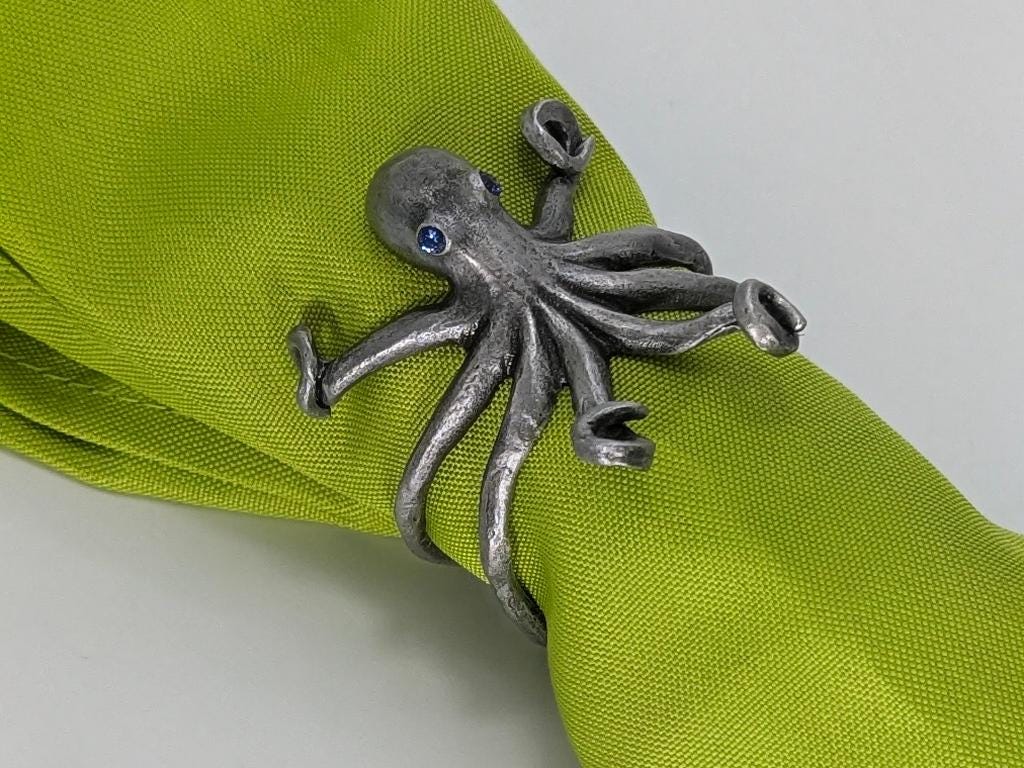 Encantadores sujetaservilletas ajustables de peltre con forma de pulpo - Juego de 4 para decoración de mesa