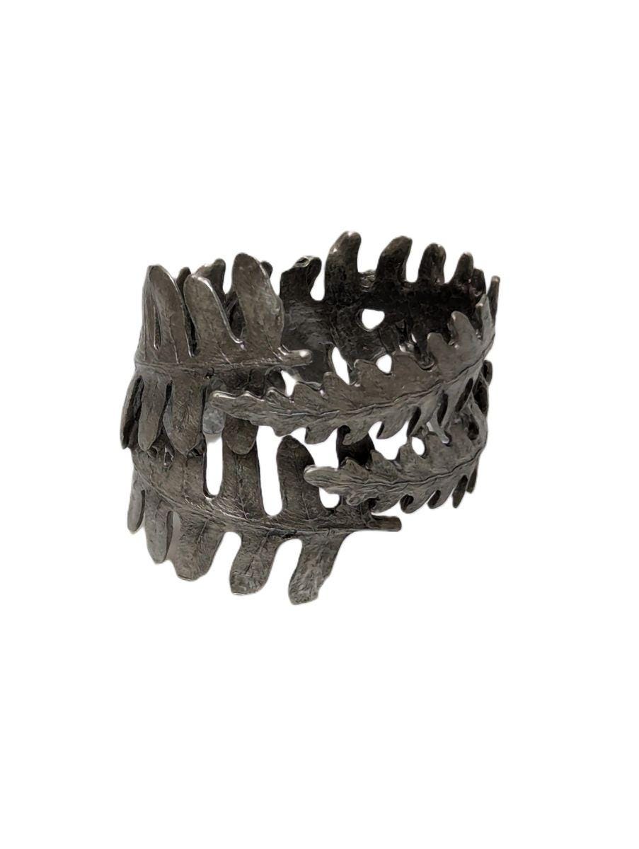 Juego de 4 y 6 servilleteros ajustables de peltre Fern, inspirados en la naturaleza.
