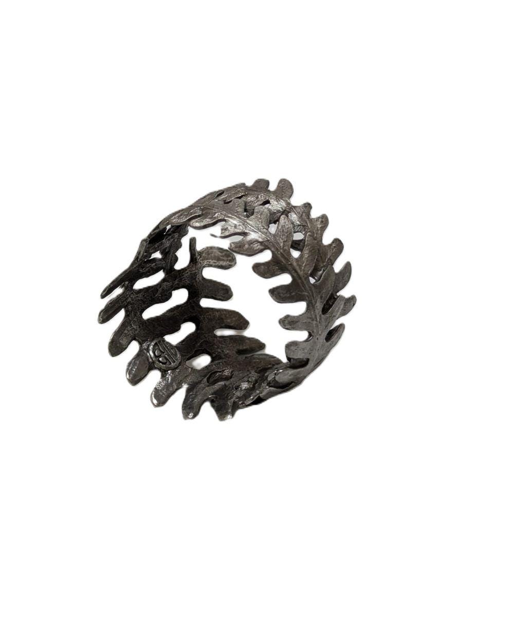 Juego de 4 y 6 servilleteros ajustables de peltre Fern, inspirados en la naturaleza.