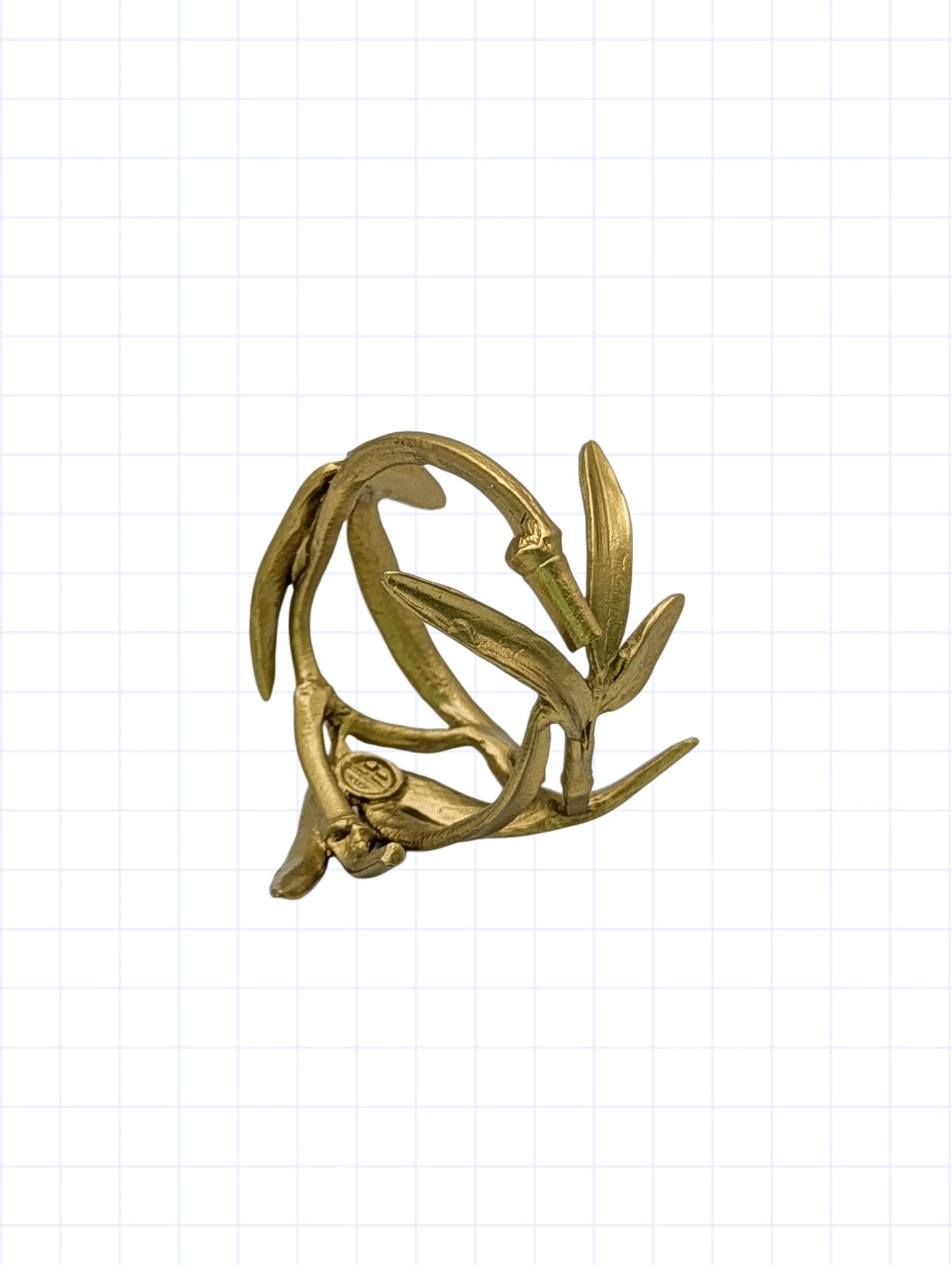 Juego de 4 servilleteros ajustables de peltre y bambú inspirados en la naturaleza.