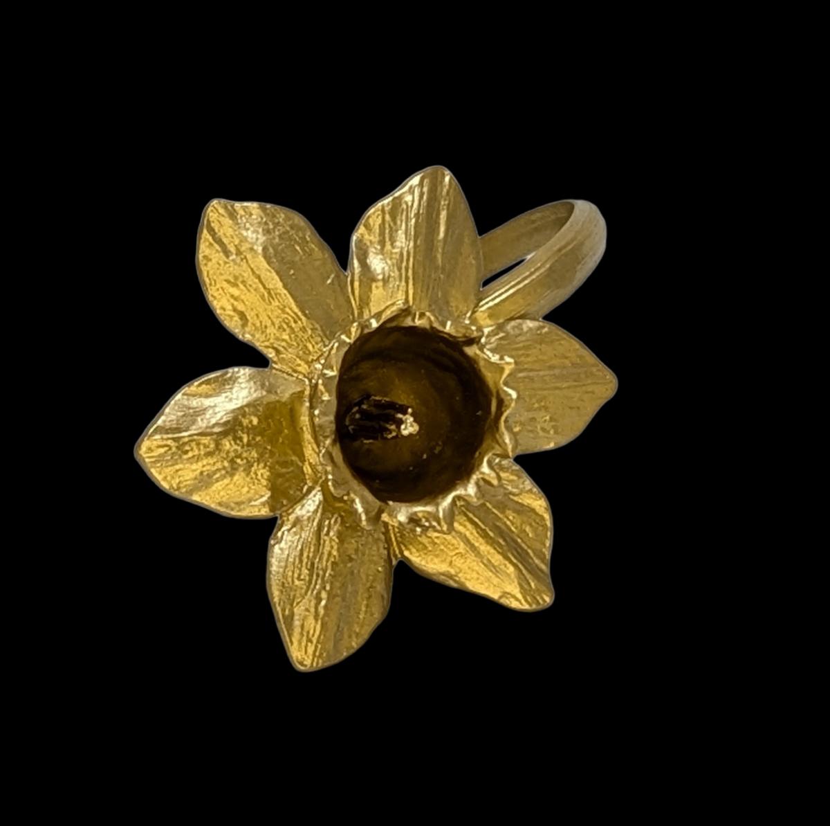 Handcrafted Daffodil Pewter Napkin Ring, Set of 4, Inspired by Nature, Elegant Table Decor