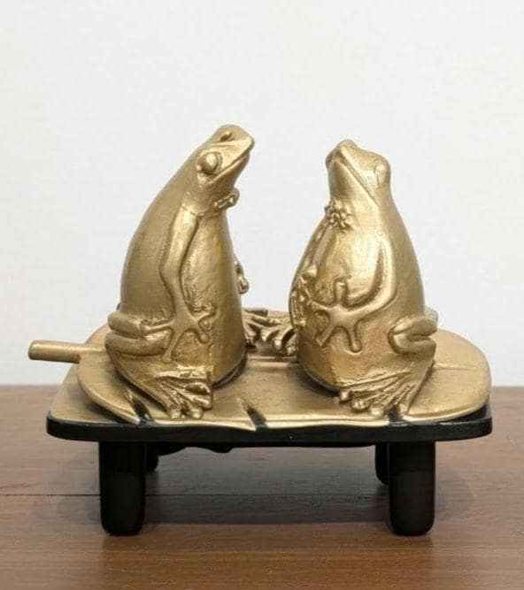 Coqui Frog Mini Salt and Pepper Shakers, Handcrafted Pewter, Nature Inspired Housewarmings Gift