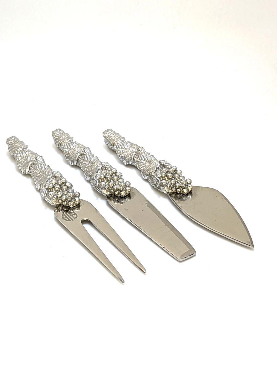 Handcrafted Grapes Hostess Cheese Set, Inspired by Nature, Wine Lovers Gift